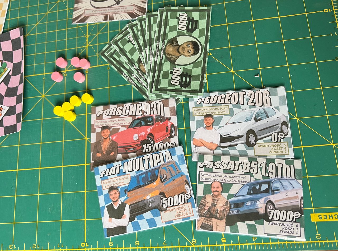 Car cards for a Porsche 930, Peugeot 206, Fiat Multipla, and Passat B5 beside custom groom banknotes and tokens.